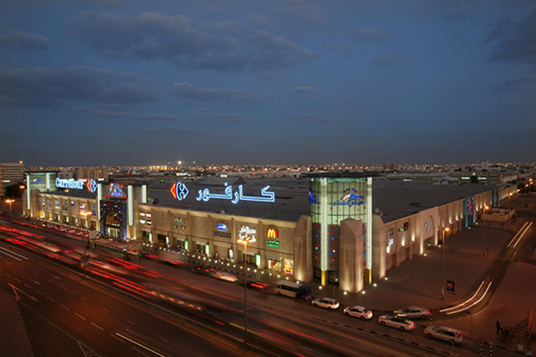 Файл:Sharjah City Centre exterior night.jpg