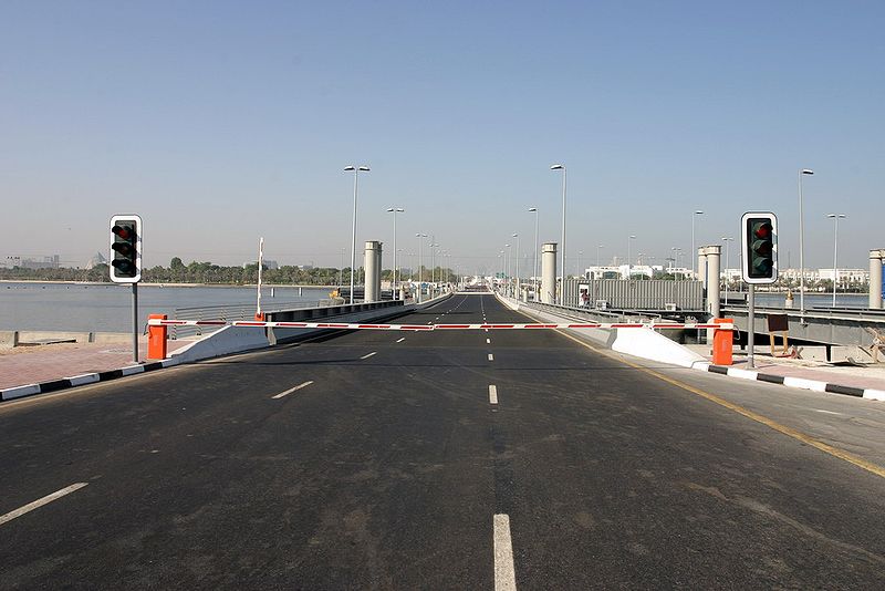 Файл:Dubai Floating Bridge 2.jpg